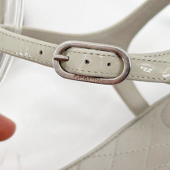 Chanel 37C Gray Quilted Leather Faux Pearl CC Logo Ankle Strap Flat Sandals - Picture 12 of 14